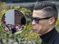 Na zdjęciu Cristiano Ronaldo w czarnych okularach przeciwsłonecznych, w tle tłum ludzi.