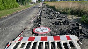 Rolnik zaorał świeży asfalt w Gliwicach