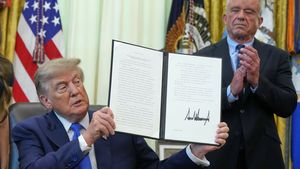 Donald Trump podpisał antyszczepionkowe zalecenia