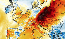 Anomalia temperatury mierzona na wysokości 2 m nad powierzchnią gruntu 16.08 (ECMWF)