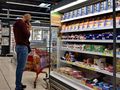 konsument podczas zakupów