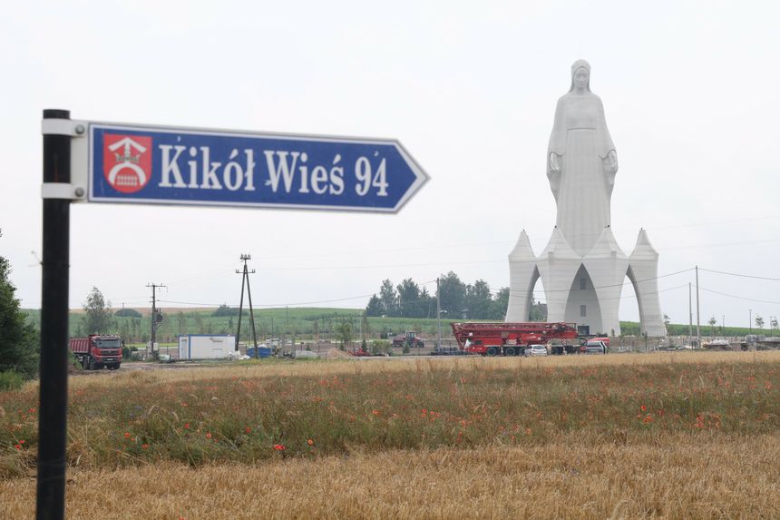 Pomnik Matki Boskiej w Konotopiu miesiąc przed odsłonięciem