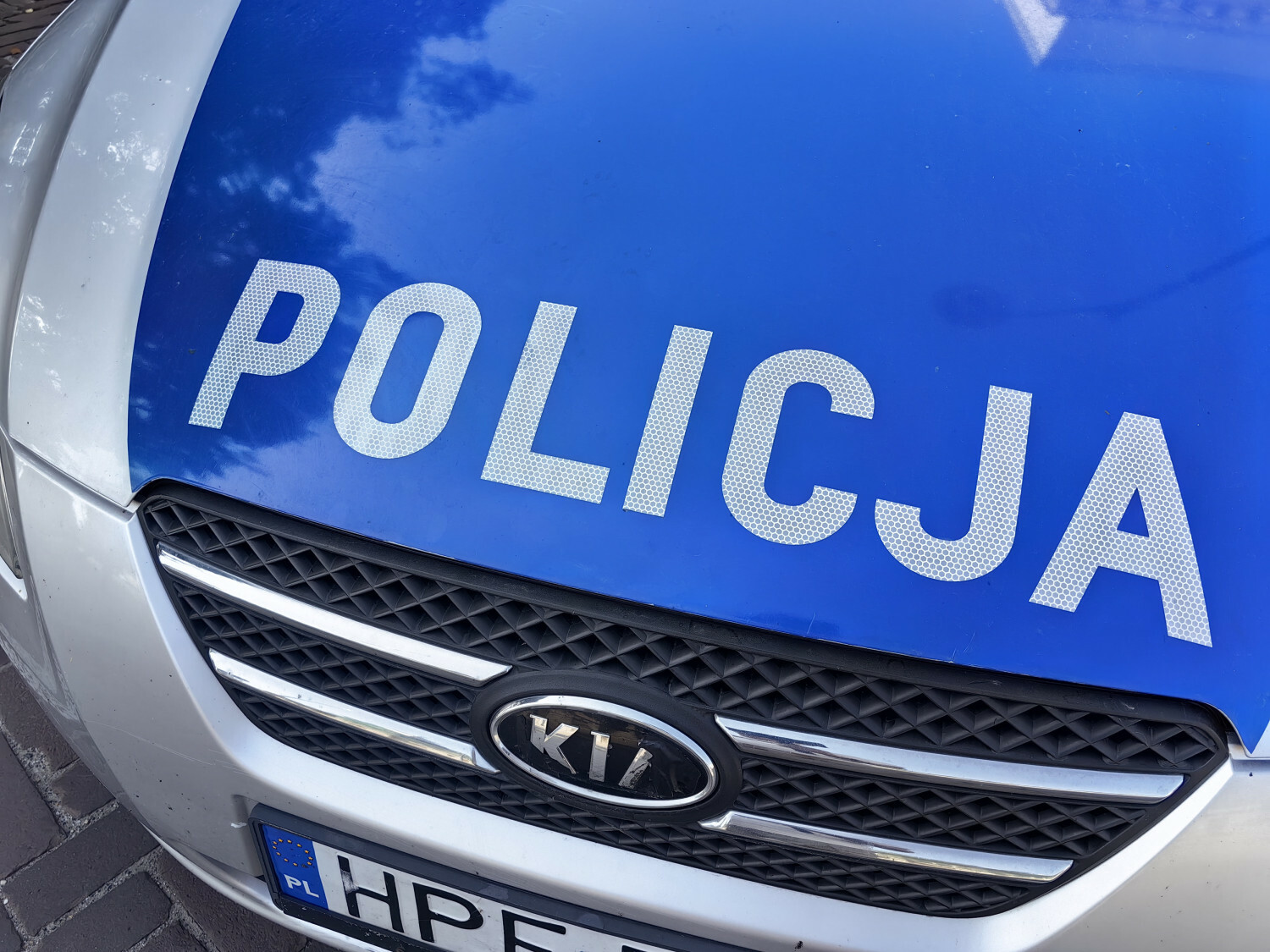 Niepokojący zapach doprowadził do makabrycznego odkrycia. Znaleziono dwa ciała