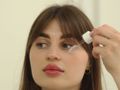 dziewczyna stosuje serum do twarzy