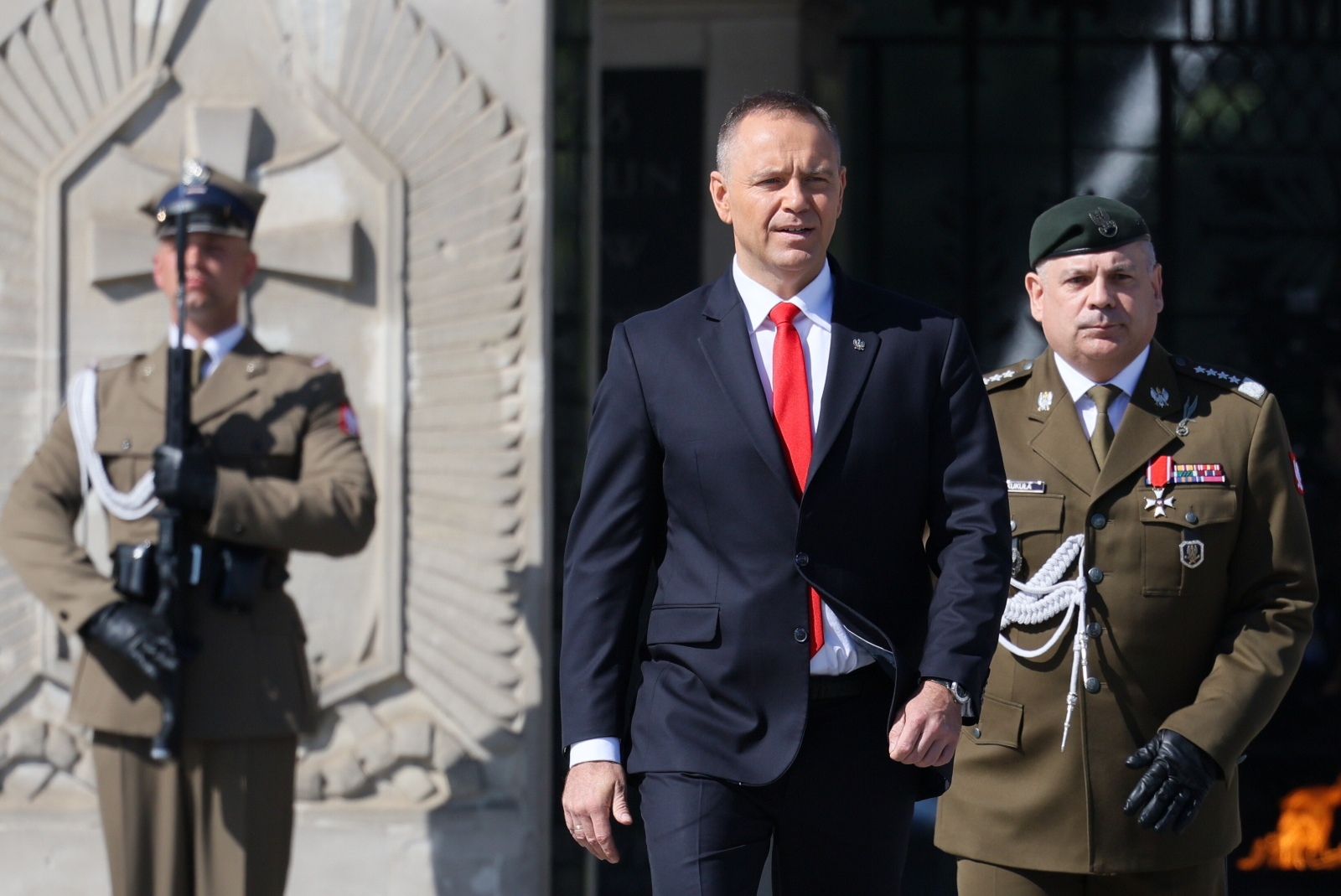 Święto Wojska Polskiego. Prezydent na uroczystej odprawie wart przed Grobem Nieznanego Żołnierza