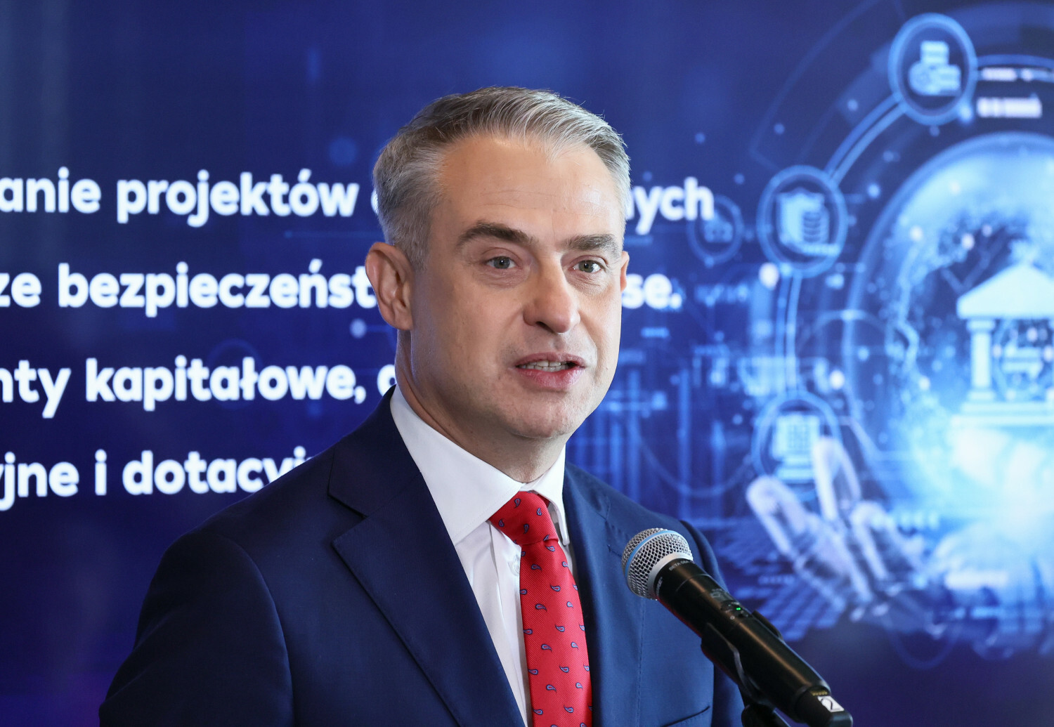 Wyciek danych 19 mln Polaków. Minister cyfryzacji: „Jesteśmy na tropie grupy"