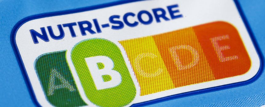 Logo Nutri-Score przedstawiające oceny A, B, C, D, E na niebieskim tle.