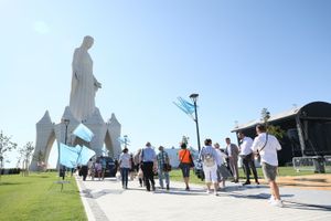 Gigantyczny pomnik Matki Boskiej w Konotopiu 