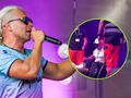 Skolim w sportowej koszulce śpiewa na scenie, obok medycy pomagają mu wejść na scenę..