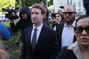 Mark Zuckerberg w drodze na salę sądową