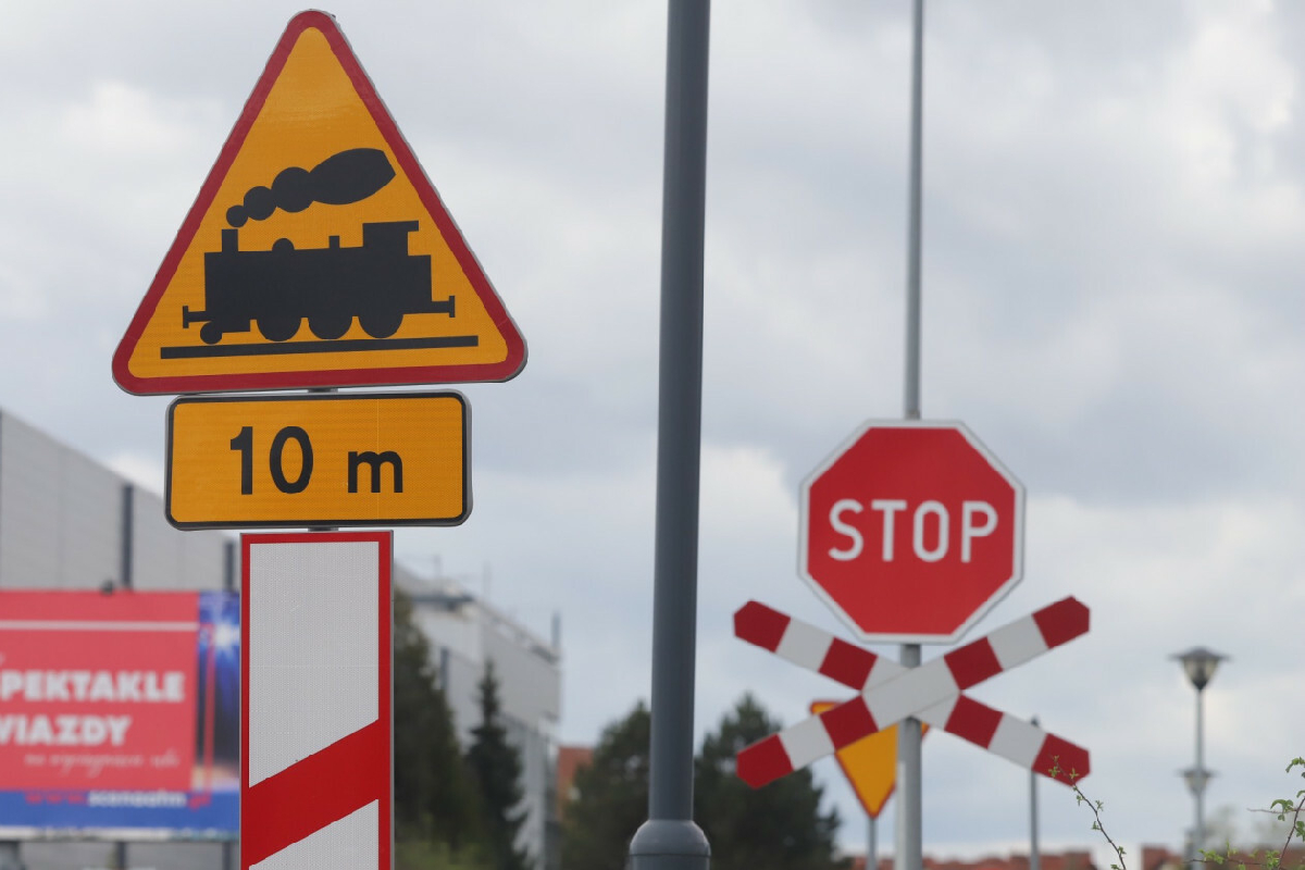 Koszmarny wypadek na Mazowszu. „Wjechał na hulajnodze pod pędzący pociąg"
