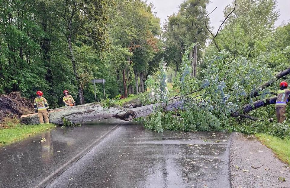 Tylu interwencji strażacy nie mieli od dawna. Burze i ulewy przeszły przez Polskę