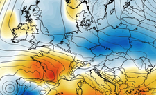 Anomalia temperatury na poziomie ciśnienia 850 hPa 24.08 (ECMWF)