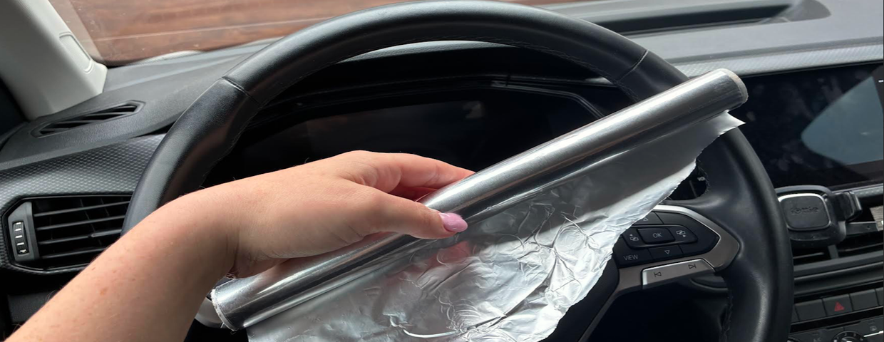 Folia aluminiowa w samochodzie