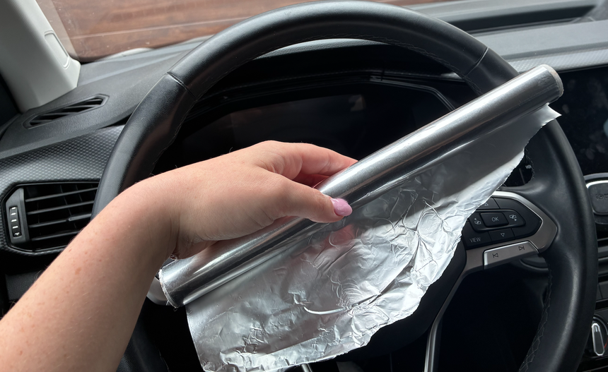 Folia aluminiowa w samochodzie