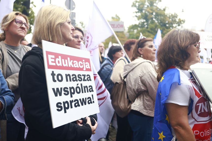 Manifestacja nauczycieli przed MEN w 2025 r.