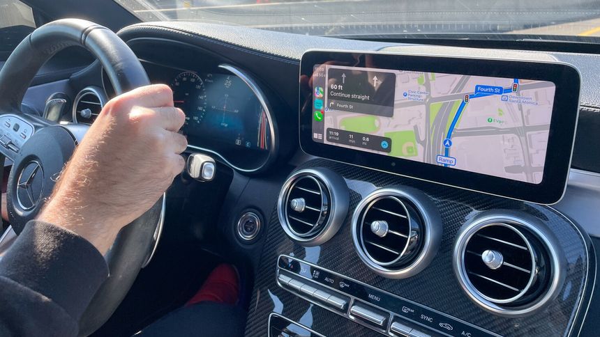 Nawigacja GPS w samochodzie (zdjęcie ilustracyjne)