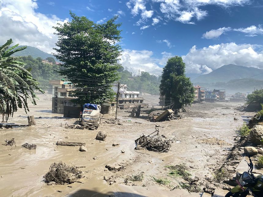 Skutki powodzi w Nepalu