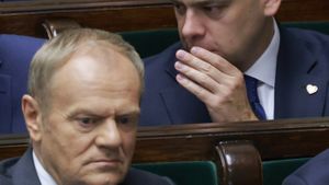 Premier Donald Tusk i minister finansów i gospodarki Andrzej Domański