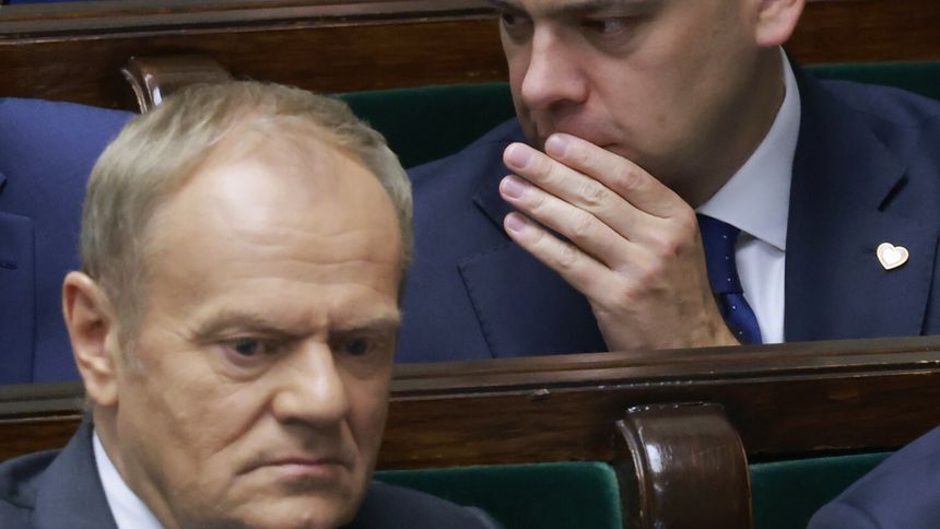 Premier Donald Tusk i minister finansów i gospodarki Andrzej Domański