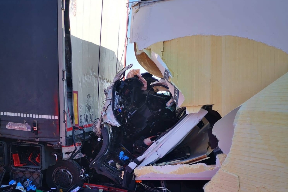 Tragedia na autostradzie A4. Kabina została całkowicie zmiażdżona