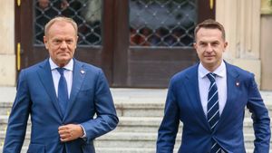 Donald Tusk i Adam Szłapka