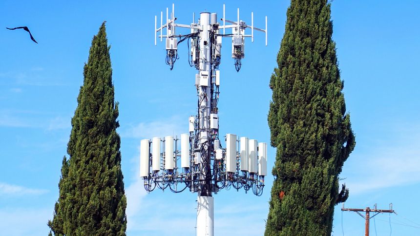 Maszt telefonii komórkowej (zdjęcie ilustracyjne)