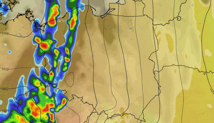 Chwilowe natężenie opadu, zachmurzenie, temperatura i ciśnienie 28.08 (ECMWF)