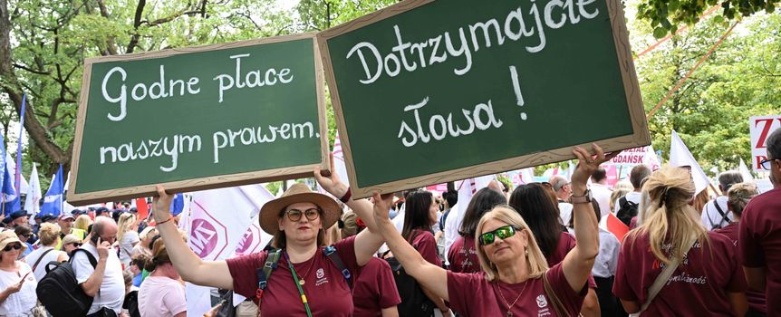 Manifestacja nauczycieli: „Politycy do tablicy”