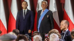  Karol Nawrocki odznaczył Krzysztofa Wyszkowskiego Orderem Orła Białego