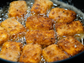 Saganaki smażące się na patelni