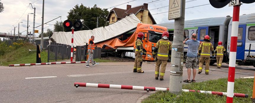 Zderzenie pociągu z ciężarówką