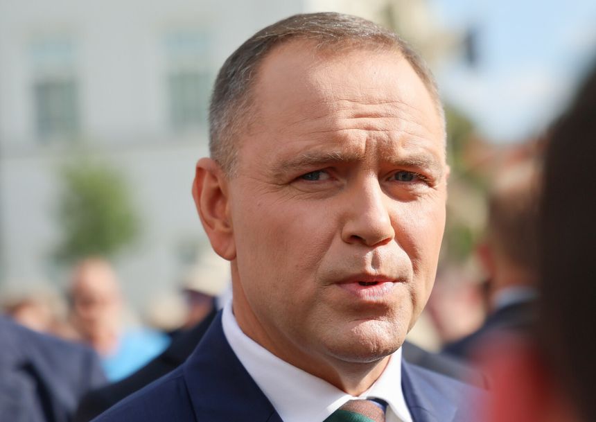 Prezydent Nawrocki przed Pałacem Prezydenckim