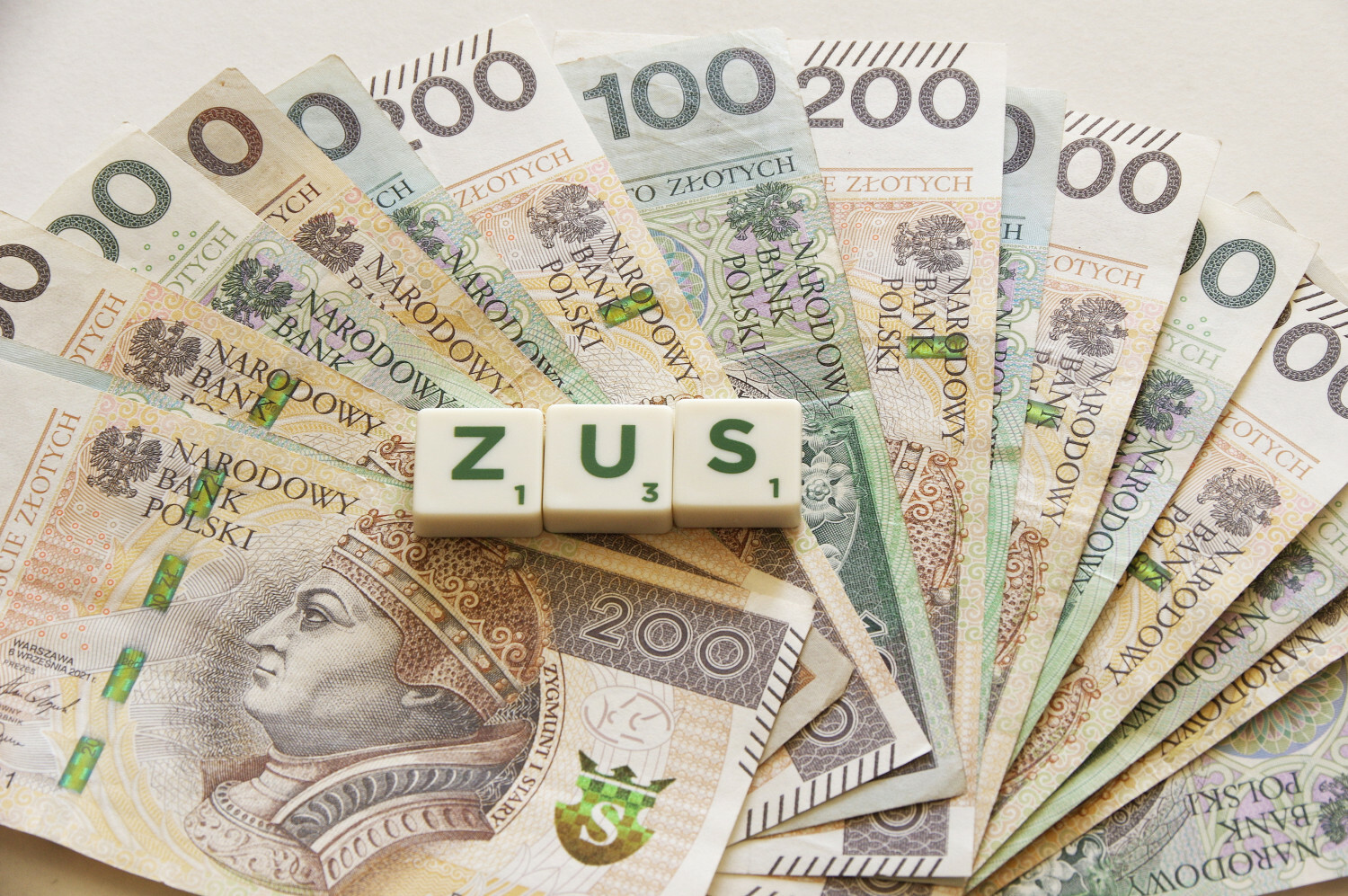 Dodatkowe 1978,49 zł w październiku 2026 od ZUS. Wypłaty dla tych osób