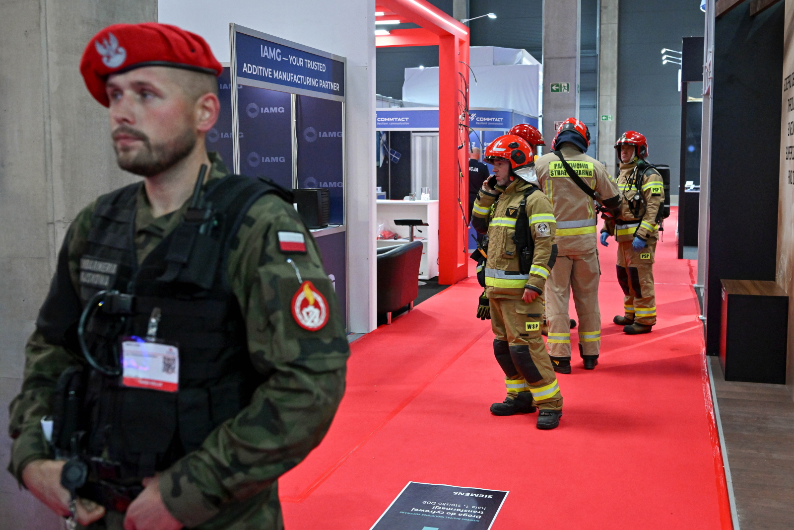 Alarm na targach obronnych w Kielcach. Nieznana ciecz rozlana w hali ze stoiskami izraelskich firm