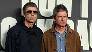 Liam i Noel Gallagher podczas londyńskiej premiery dokumentu „Oasis: Don't Look Back in Anger”