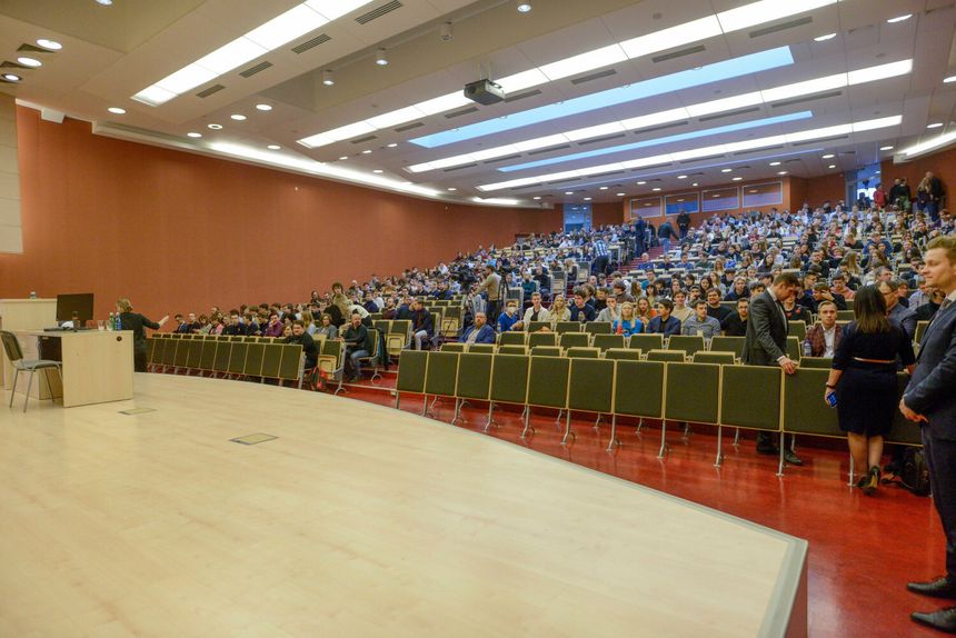 Studenci na uczelni