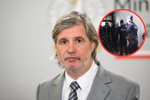 Nowy rektor Akademii Wymiaru Sprawiedliwości i policja w siedzibie