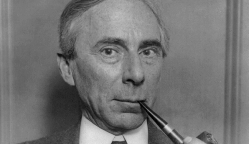 Bertrand Russell z fajką