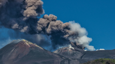 Wulkan Etna. Loty na Sycylię wstrzymane