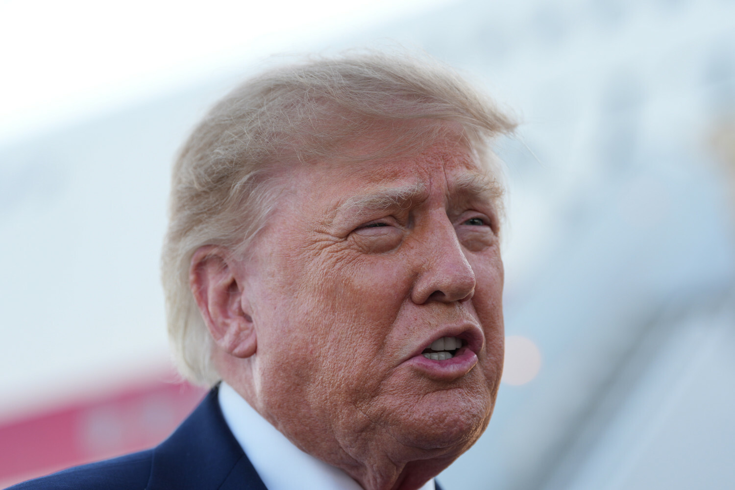 Trump grozi UE kolejnymi cłami, jeśli przyjmie Kanadę jako członka stowarzyszonego