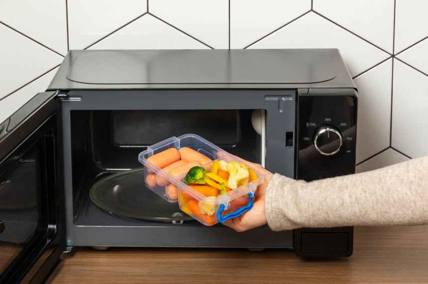 plastik a podgrzewanie w mikrofalówce