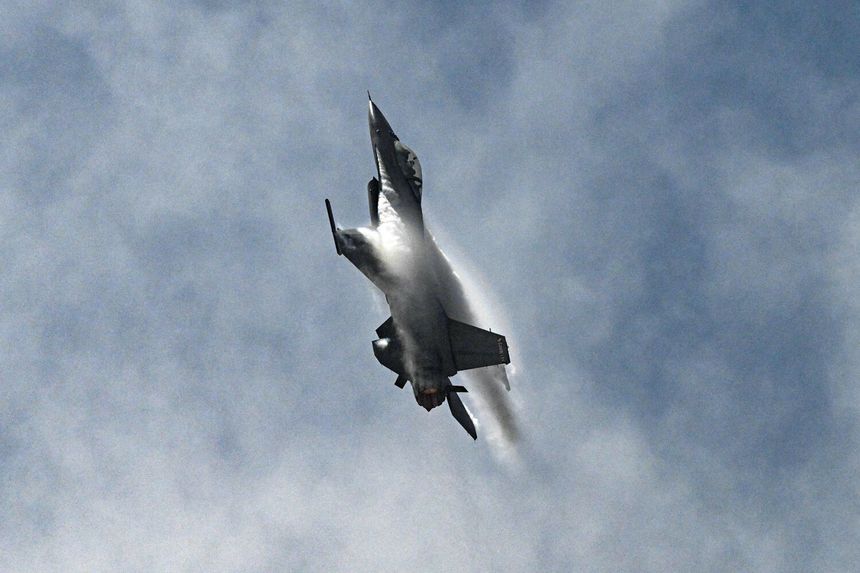 Samolot F-16