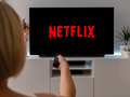Kobieta oglądająca Netflix