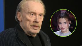 Na zdjęciu Daniel Olbrychski, zwrócony w kierunku kamery, obok Julia Wieniawa.