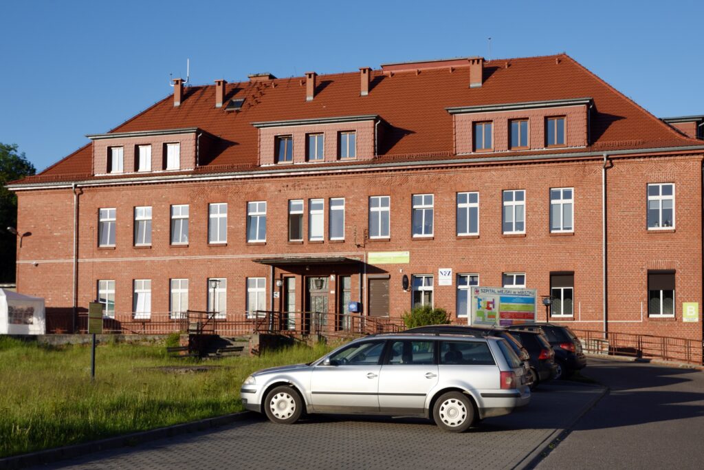 Włamanie i kradzież w szpitalu w Miastku. Sprawcy odjechali ambulansem  