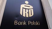Logo banku PKO Bank Polski na czarnym tle. Złote litery i symbol bankowy.
