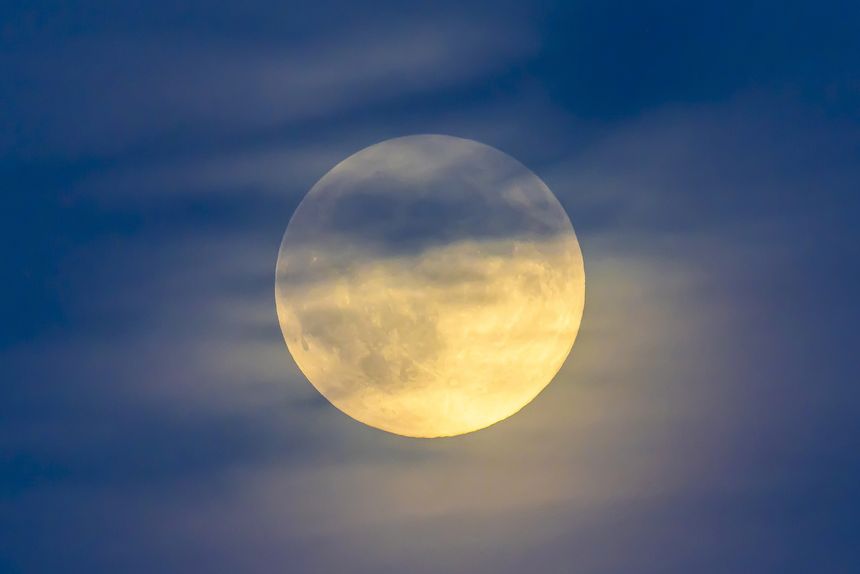 W najbliższą środę na nocnym niebie będzie widoczny Księżyc na tle Plejad