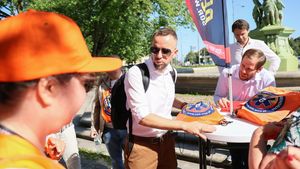 Zbiórka podpisów ws. referendum dot. odwołania R. Trzaskowskiego