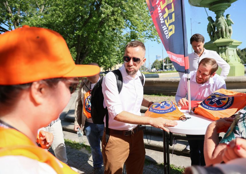 Zbiórka podpisów ws. referendum dot. odwołania R. Trzaskowskiego